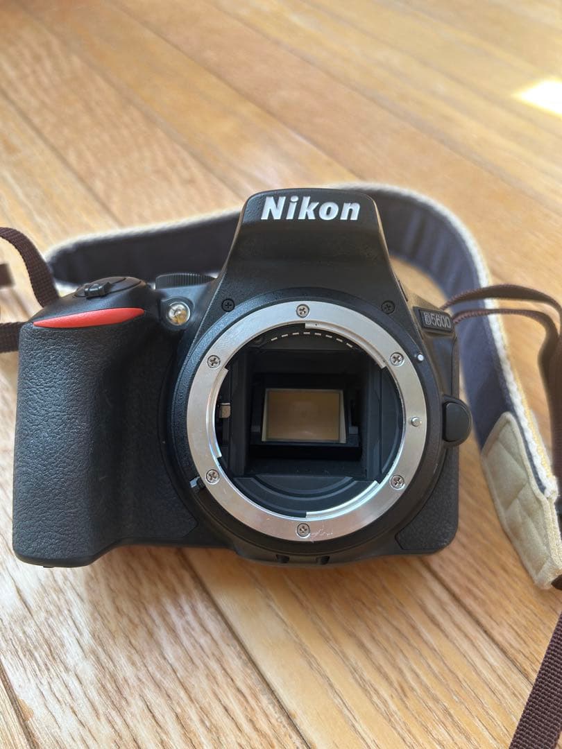 Nikon D5600 デジタル　一眼レフカメラ　【即購入可能】　【美品】