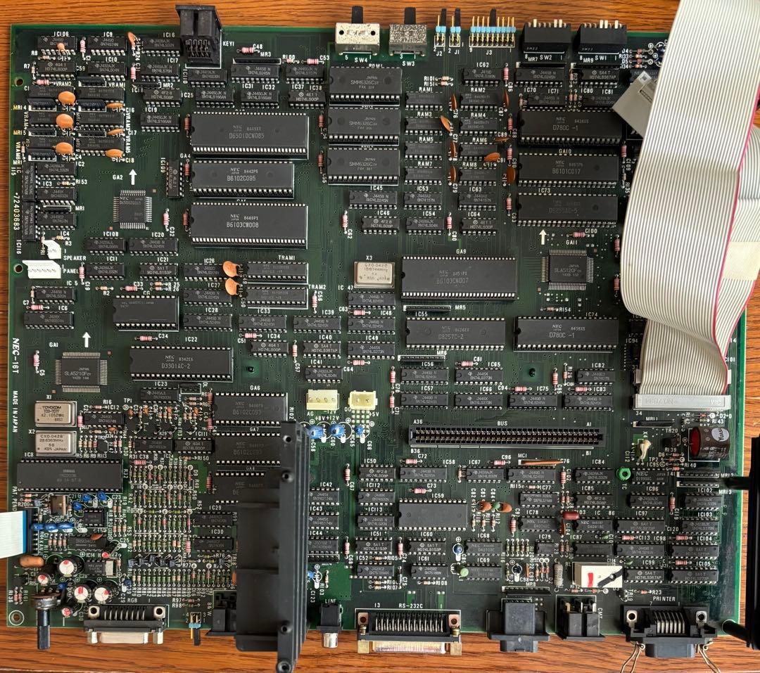 PC-8801mkIISR 本体とキーボード 動作品