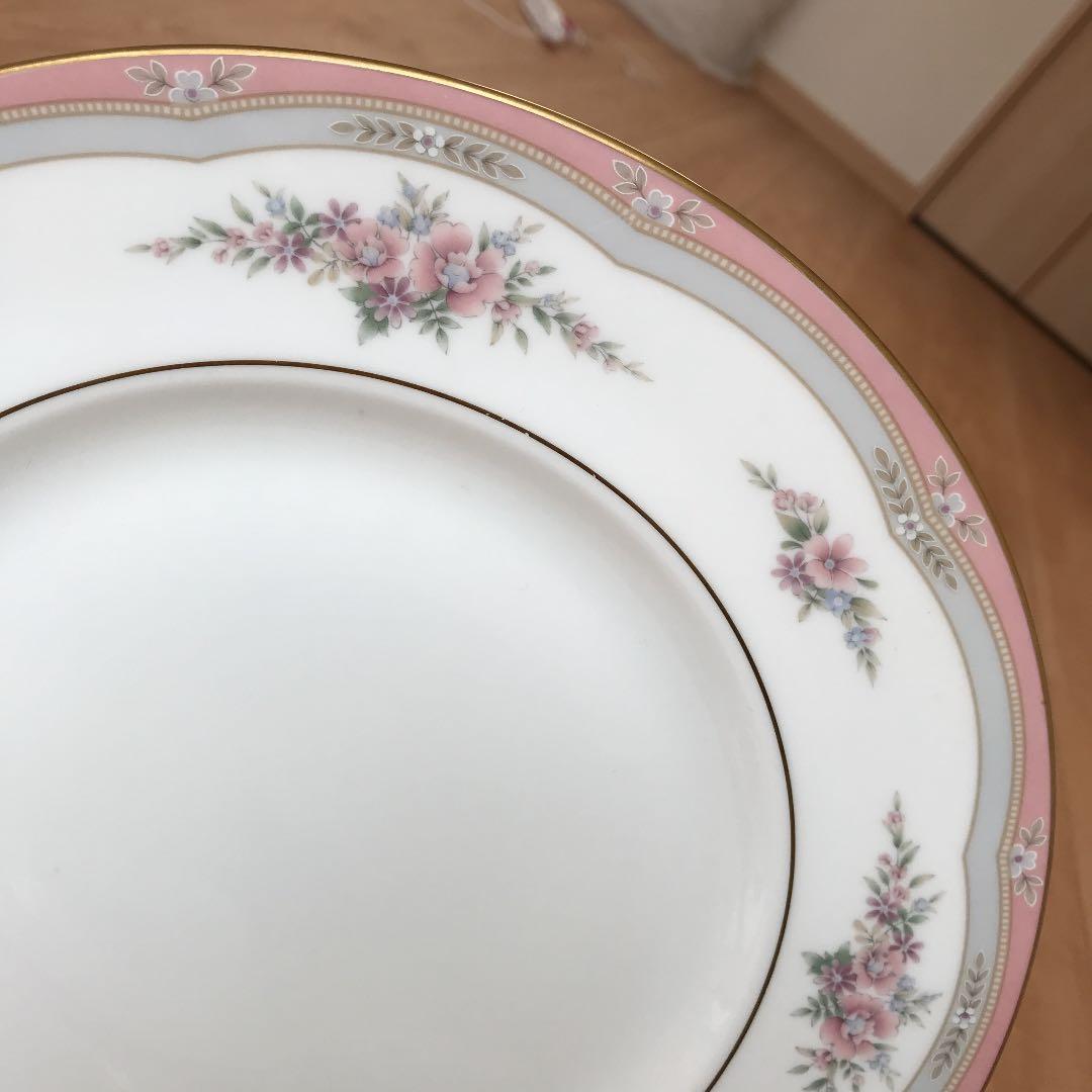 ウェッジウッド　ロザリー　26cm １枚、小皿６枚セット