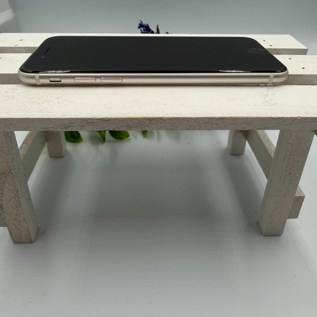 【美品】iPhone SE第3世代 64GB スターライト 388