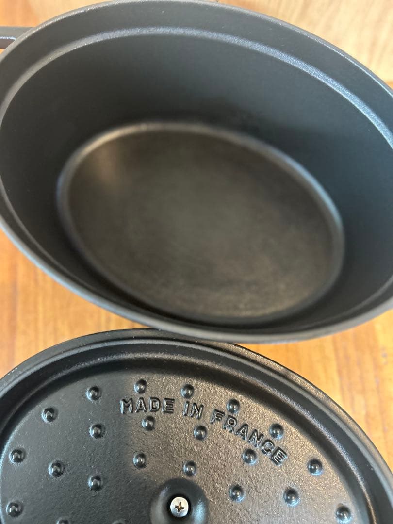 ストウブ　オーバル23 ブラック