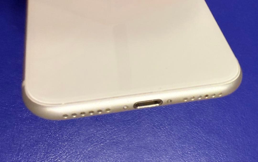 iPhone SE 2世代　128GB ホワイト