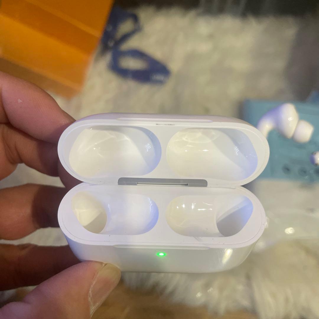 AirPods 本体 充電ケース付き　箱無し