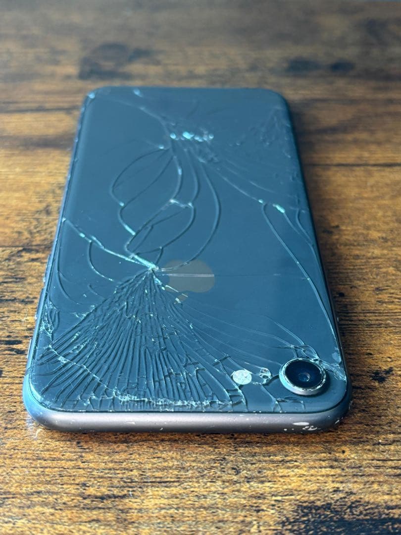 iPhone 8 Space Gray 64GB（画面・背面割れ）