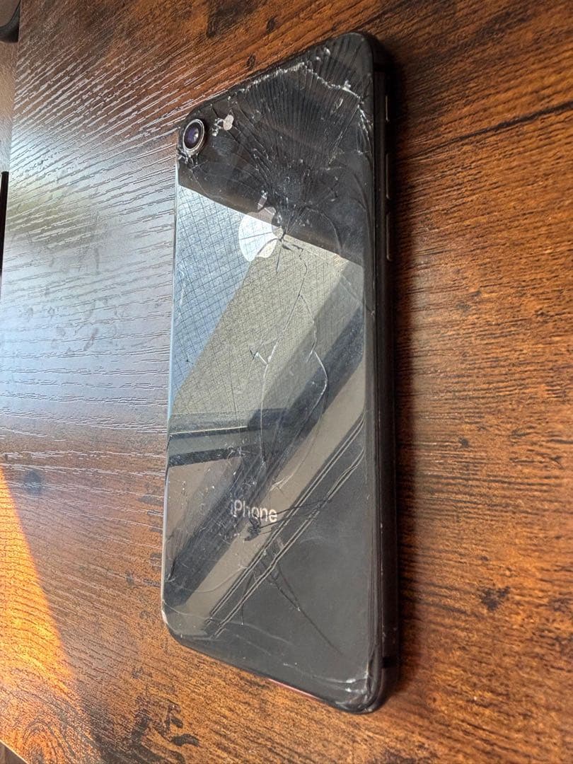 iPhone 8 Space Gray 64GB（画面・背面割れ）