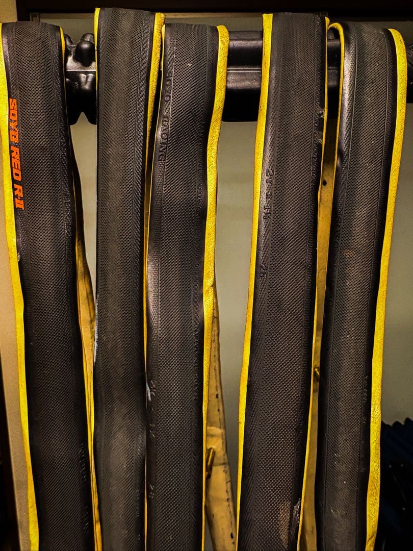 【中古美品】SOYO RED R-Ⅱ シームレスタイヤ 5本セット　NJS