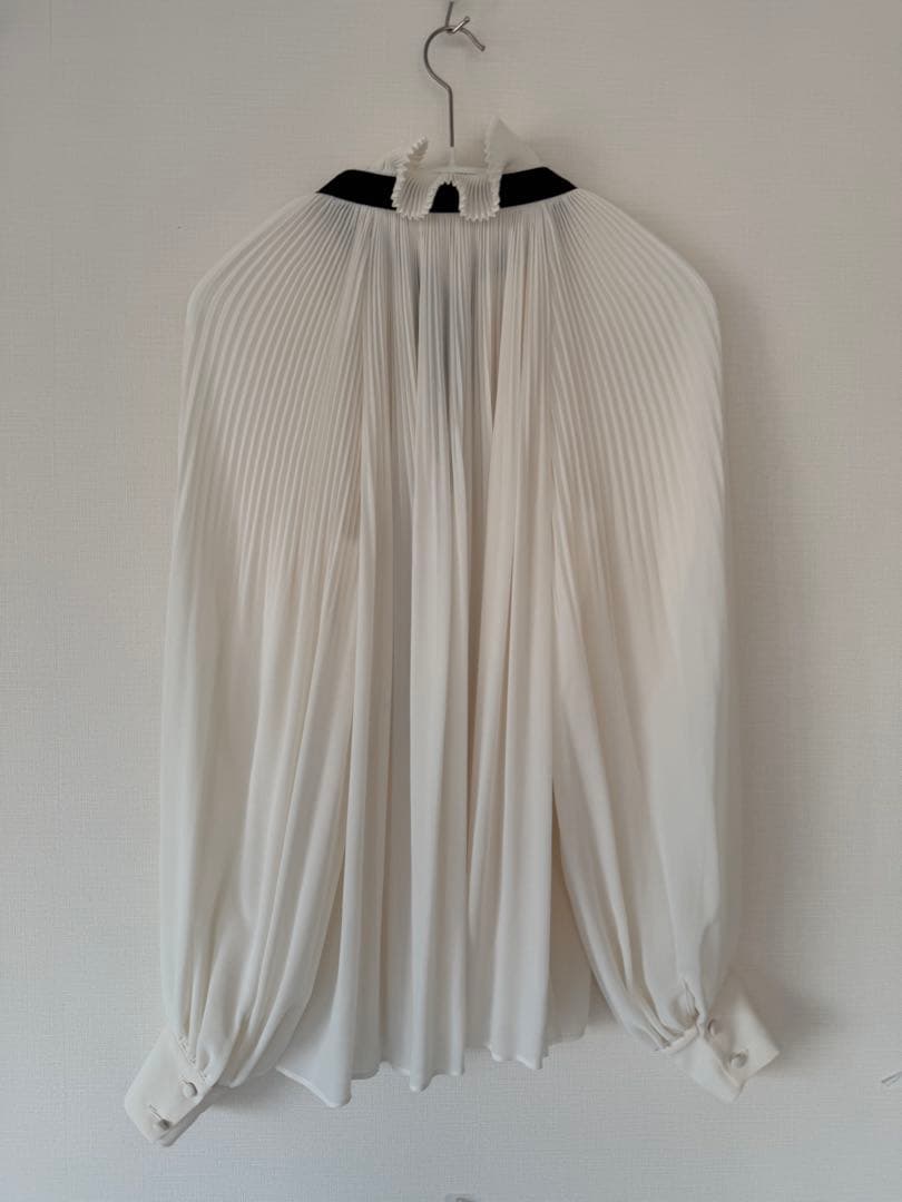 リュンヌ　プリーツ　シフォンブラウス　ブラックリボン