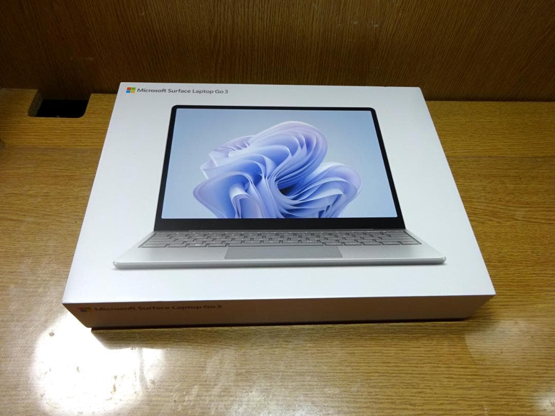 ほぼ未使用★Surface Laptop Go 3 プラチナMicrosoft