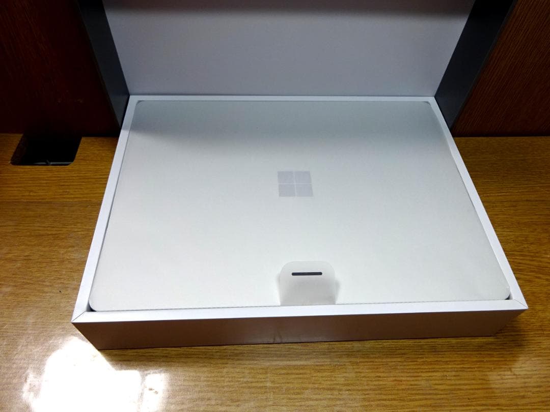 ほぼ未使用★Surface Laptop Go 3 プラチナMicrosoft