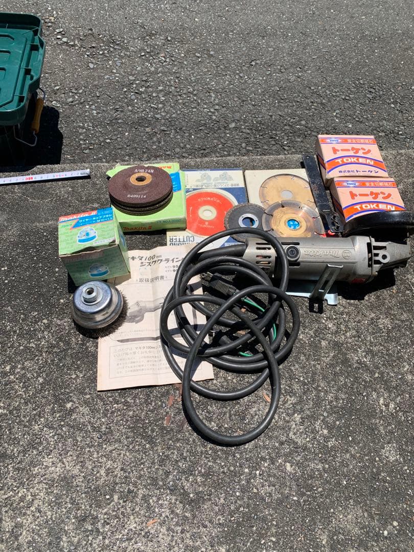 マキタ　グラインダと替刃多数