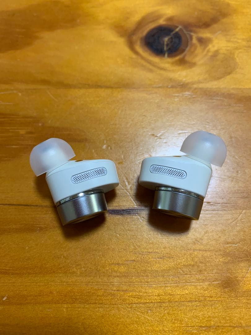 ワイヤレスイヤホン　B&W Pi7 S2