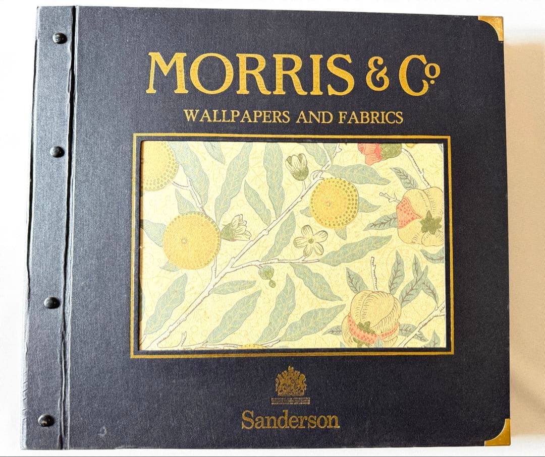 命が息づくモリスデザイン。眺めても飾っても美しい大型ビンテージカタログ。