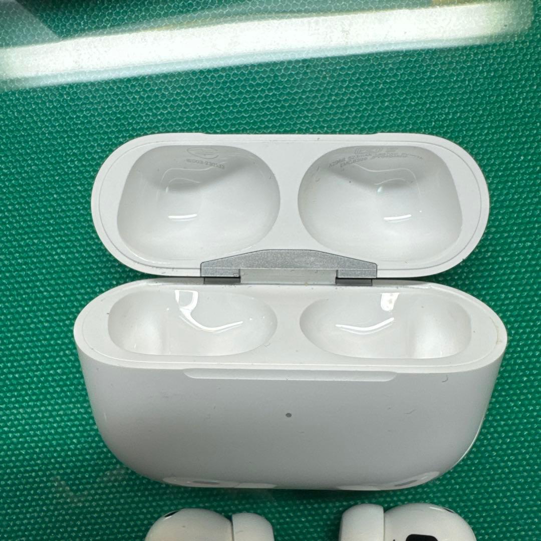 正規品 Apple AirPods Pro 第2世代 AZLAイヤーチップ付き