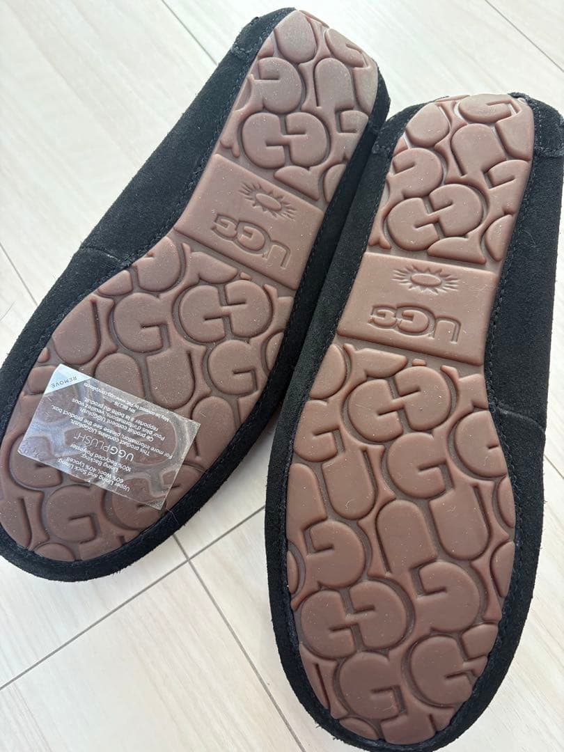 新品本物 UGG ブラック モカシン 24cm Scalloped