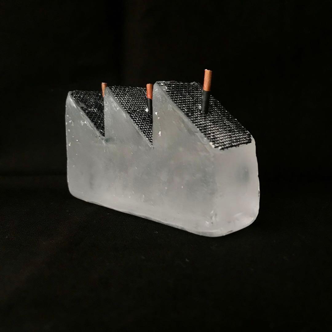 ガラス作家　佐伯泰典作　「夢工場　囚われた想い」