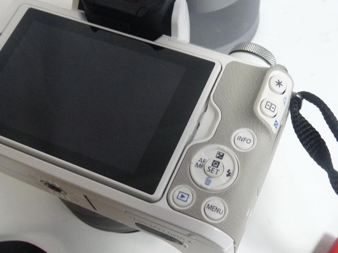 Canon EOS Kiss M2 ダブルズーム ミラーレス一眼