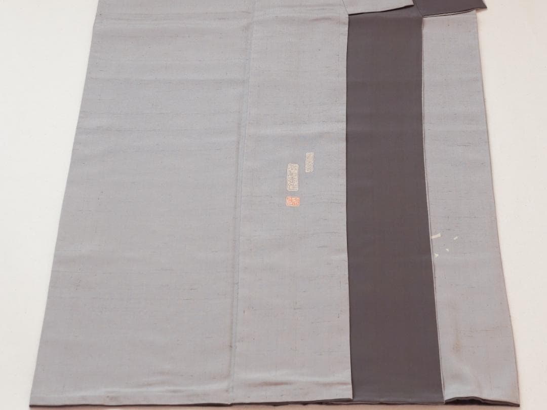 ペールグレーの上質な紬　佐伯武晴　作家物　正絹