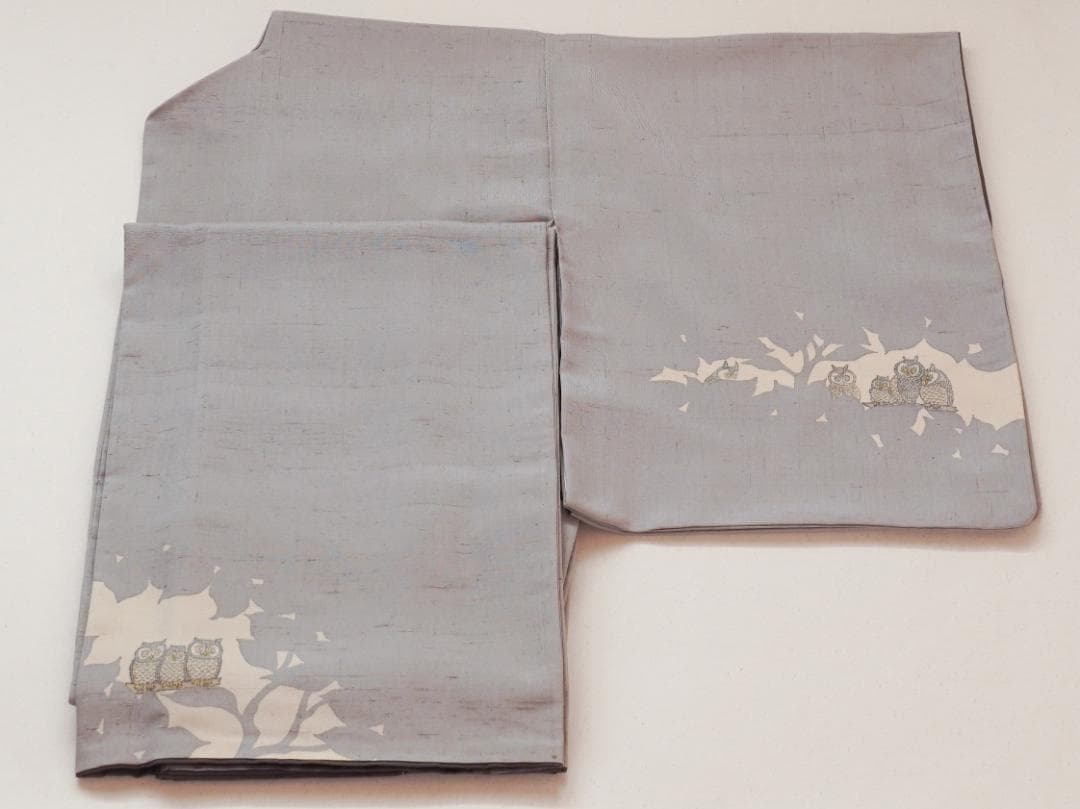 ペールグレーの上質な紬　佐伯武晴　作家物　正絹