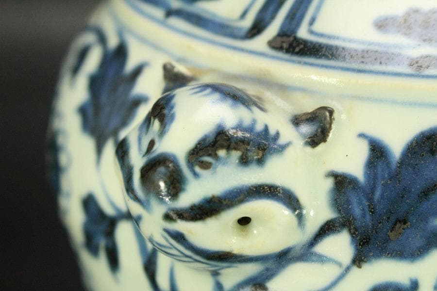 中国美術 青花 纏枝蓮花紋 獣耳 壷 高18.2cm(LC515)