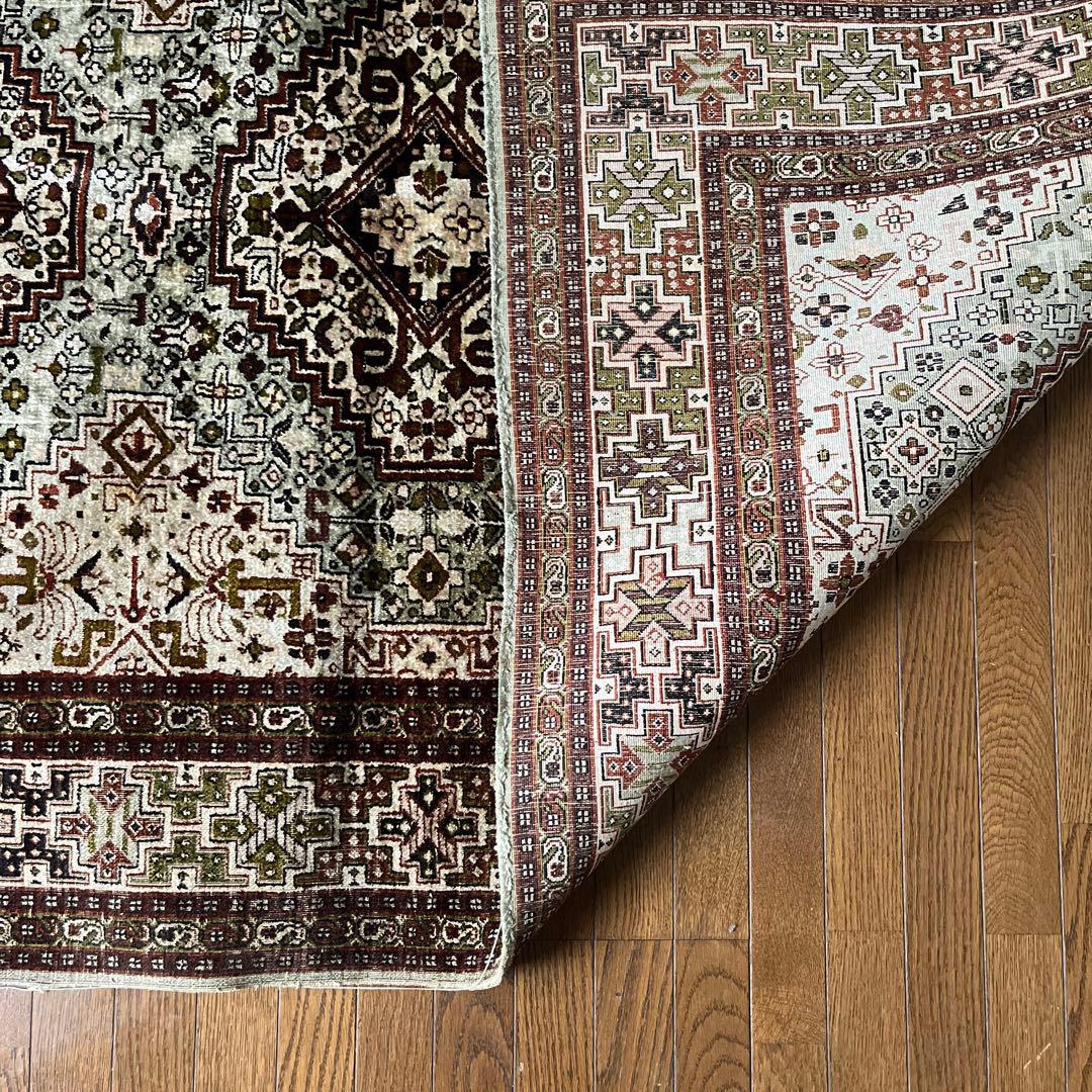 トルコ手織り絨毯　120x190cm