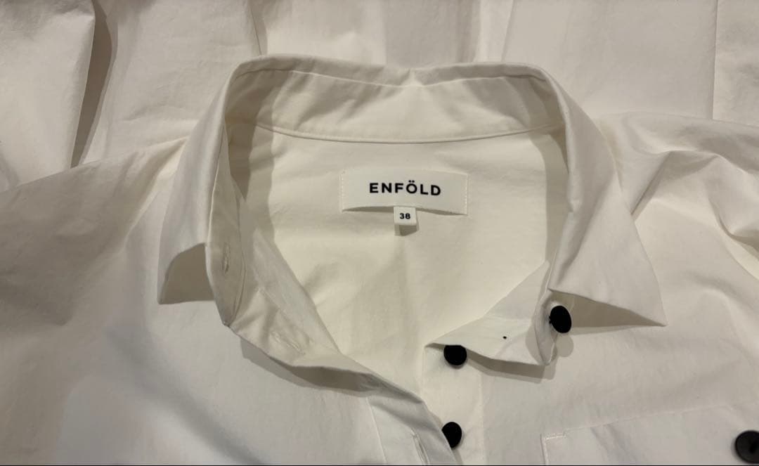 エンフォルド　白シャツ