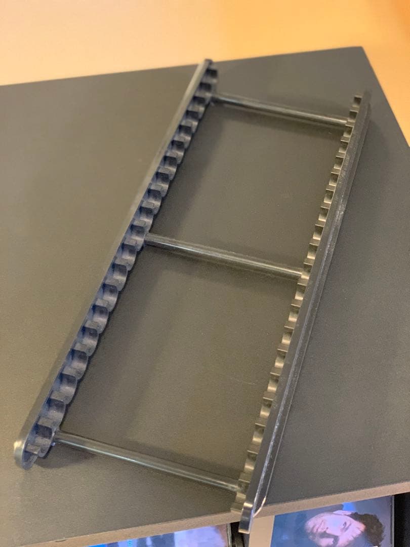 K　CDラック 黒 ガラス扉付き　160枚収納（3台あったうち最後の1台）