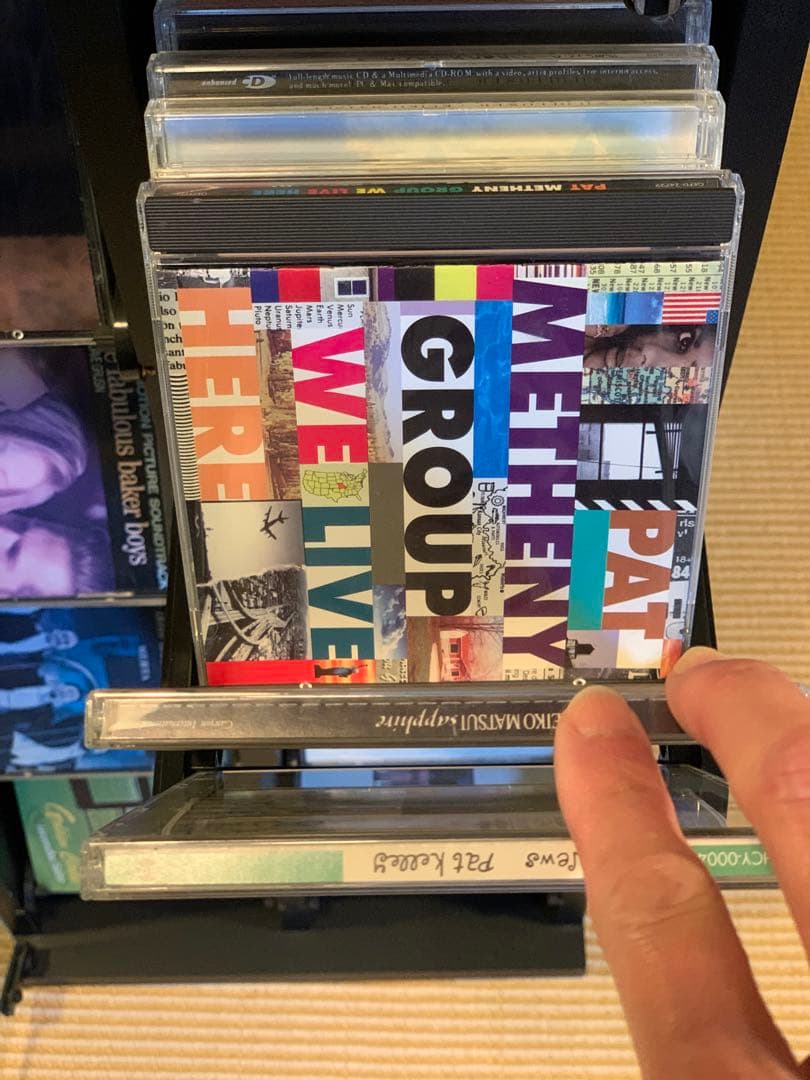 K　CDラック 黒 ガラス扉付き　160枚収納（3台あったうち最後の1台）