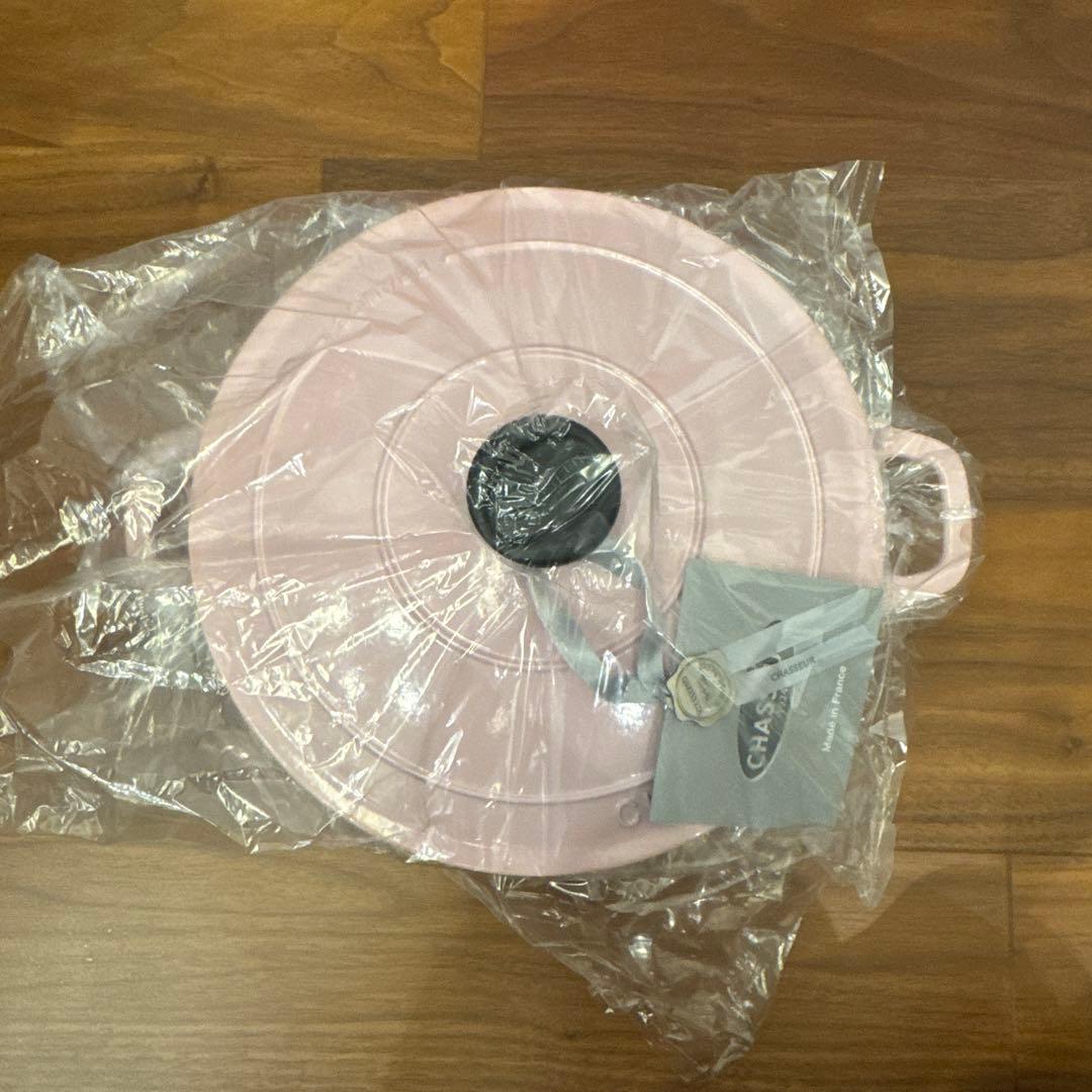 【新品未使用】CHASSEUR 24cm 両手鍋 ピンク　ホーロー