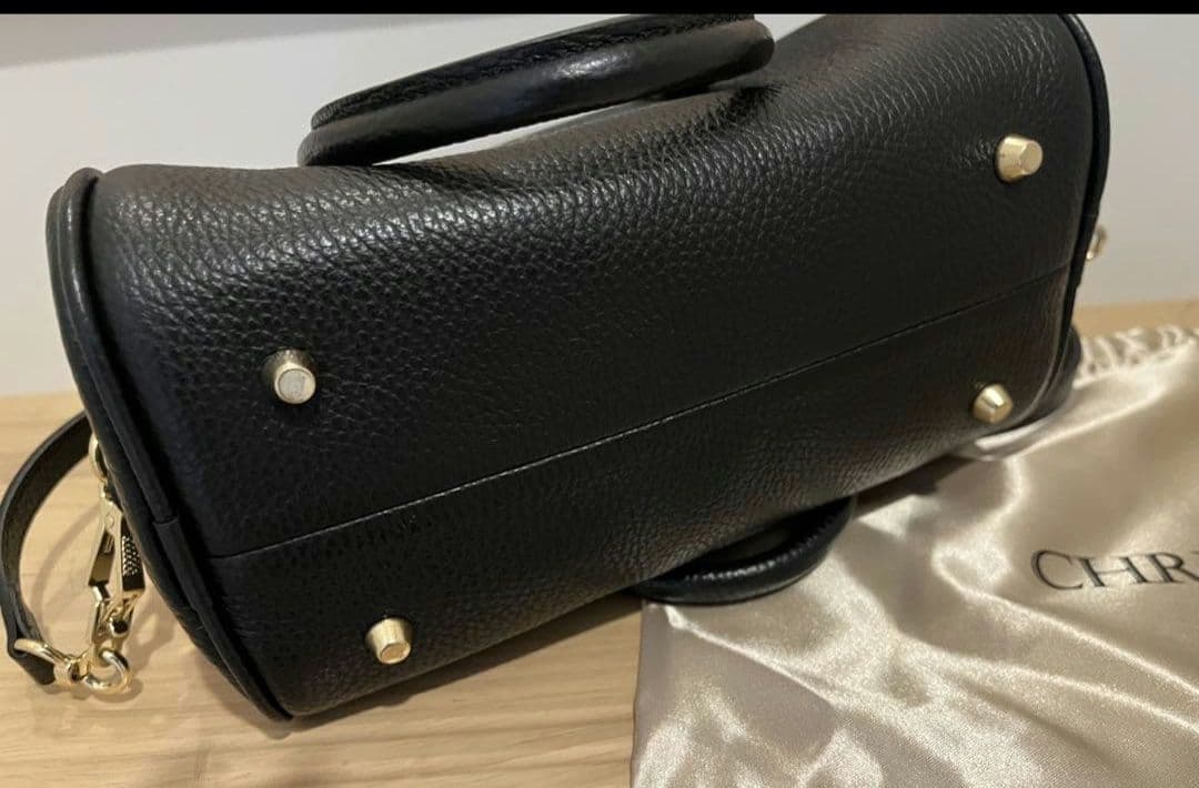 ブラックレザーショルダーバッグ