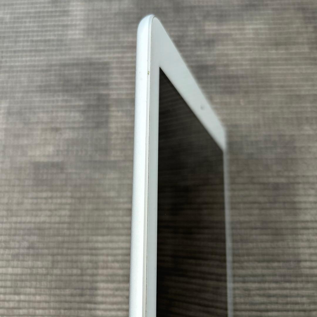 iPad 第5世代 9.7 Wi-Fi + Cellular 32GB カバー付