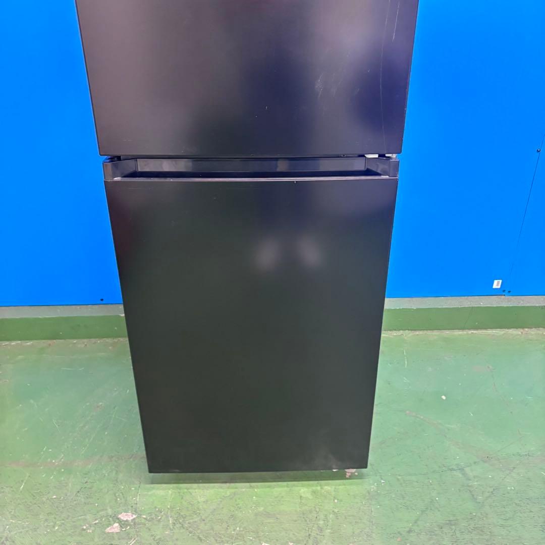 663 大容量中型冷蔵庫　小型　一人暮らし　200L強　右開き　2ドア　ブラック