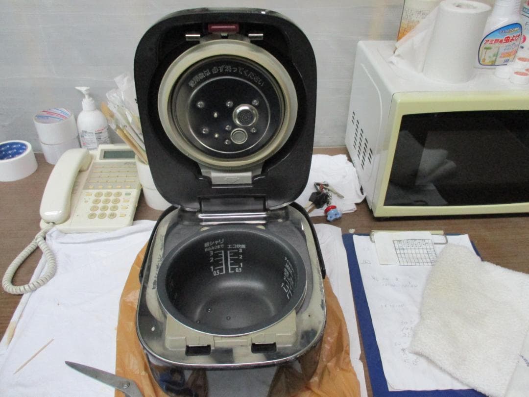 赤いデジタル炊飯器 予約機能付き