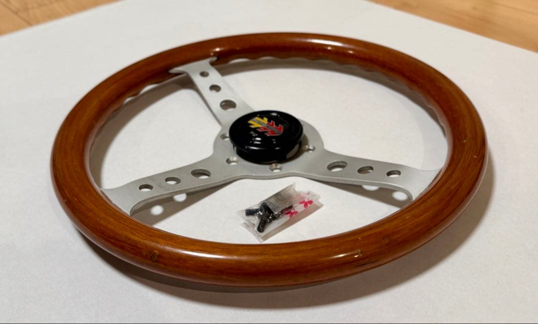 MOMO MOMOCORSE ステアリングホイール　直径32cm 1990年製