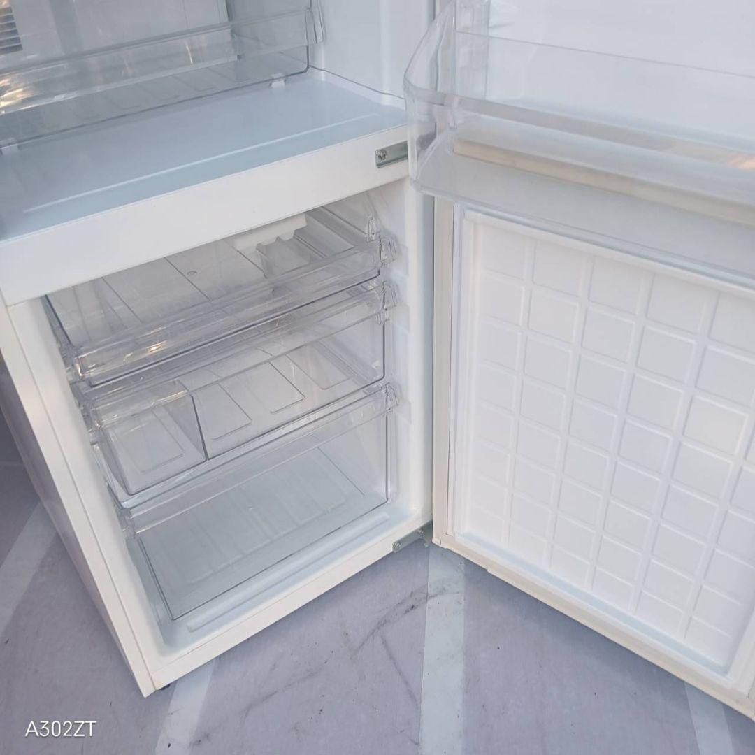 C072 送料設置無料　SHARP　人気モデル　大型冷蔵庫　271L