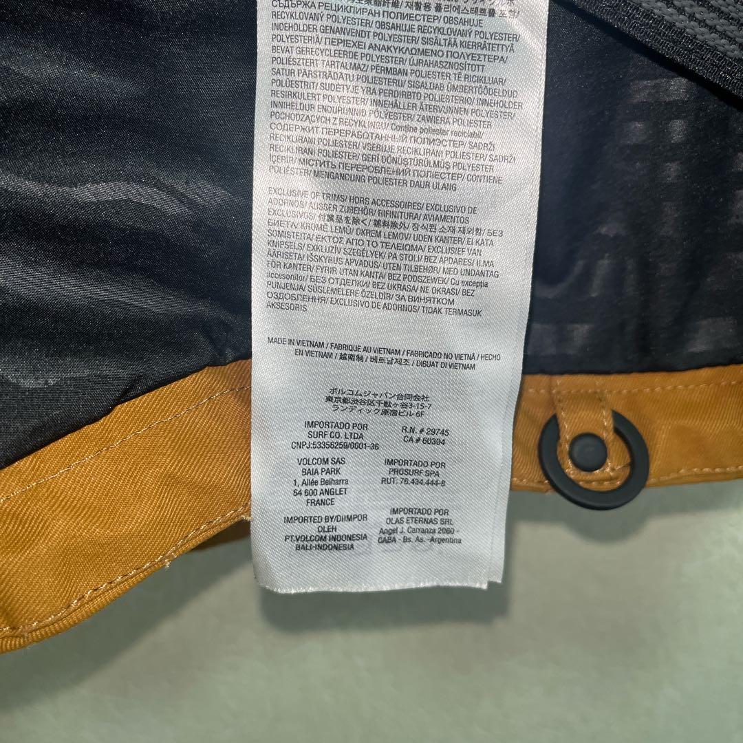 【一度使用美品】VOLCOM スノボウェア　上　23-24 型落ち　Mサイズ