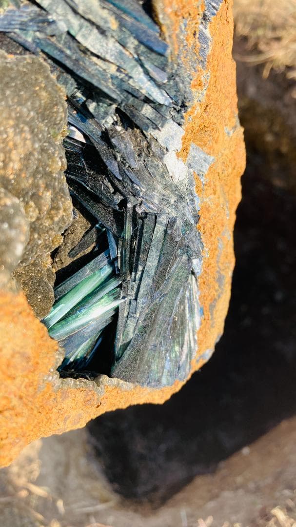 【価格交渉ok！！】2kg超え母岩つき超特大ビビアナイト（藍鉄鉱）青緑色の鉱物