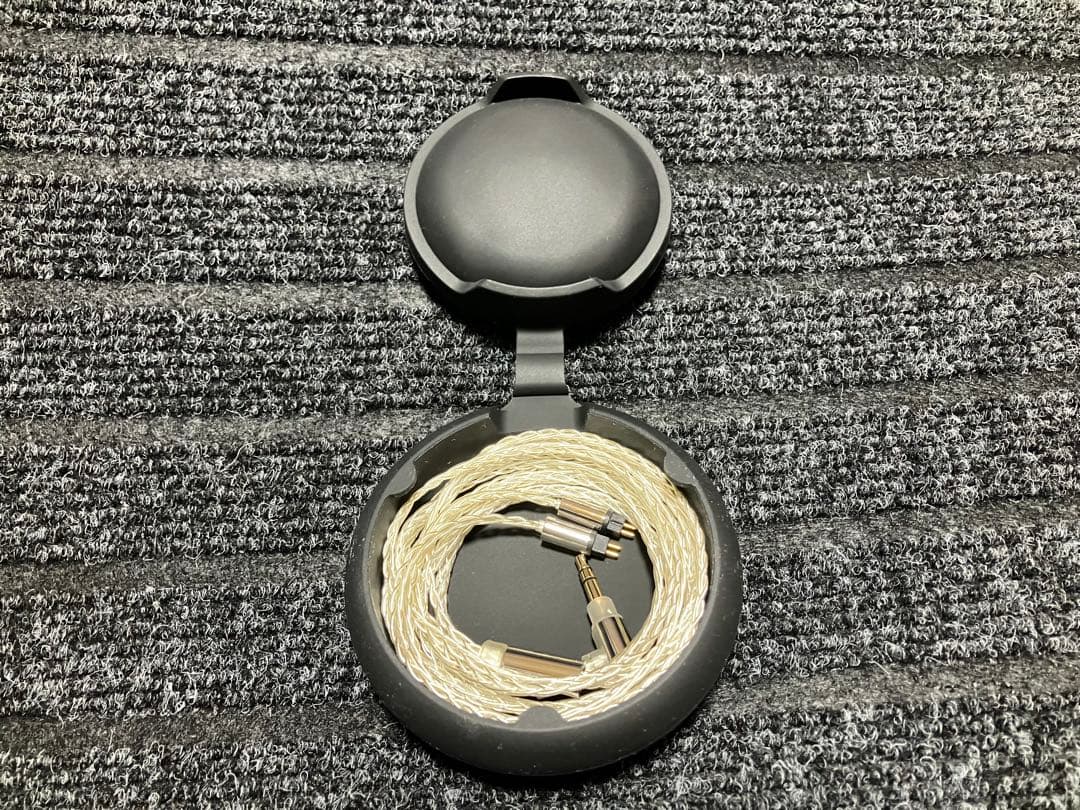 final C141 2pin ソフトシルバーコートケーブル　3.5mmプラグ