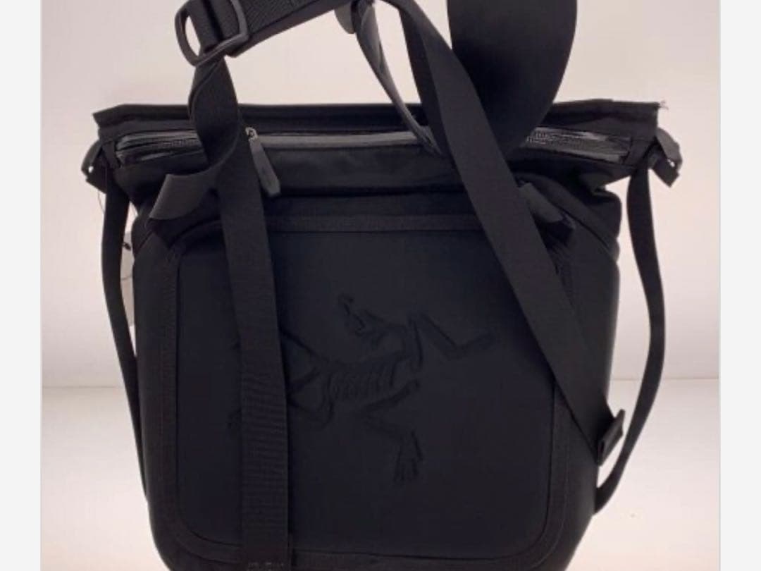 ARC'TERYX アークテリクス アロー8 ショルダーバッグ ブラック