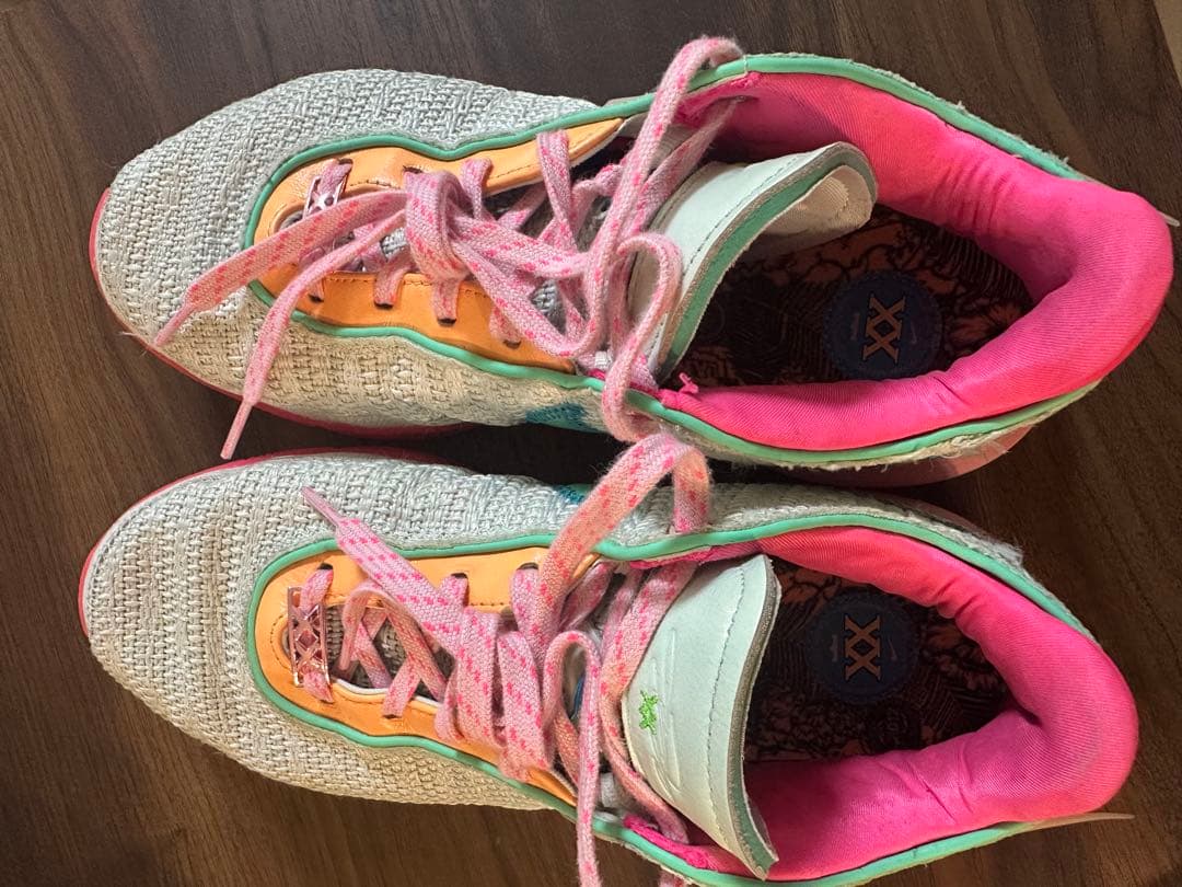 レブロン20タイムマシーンバッシュピンク