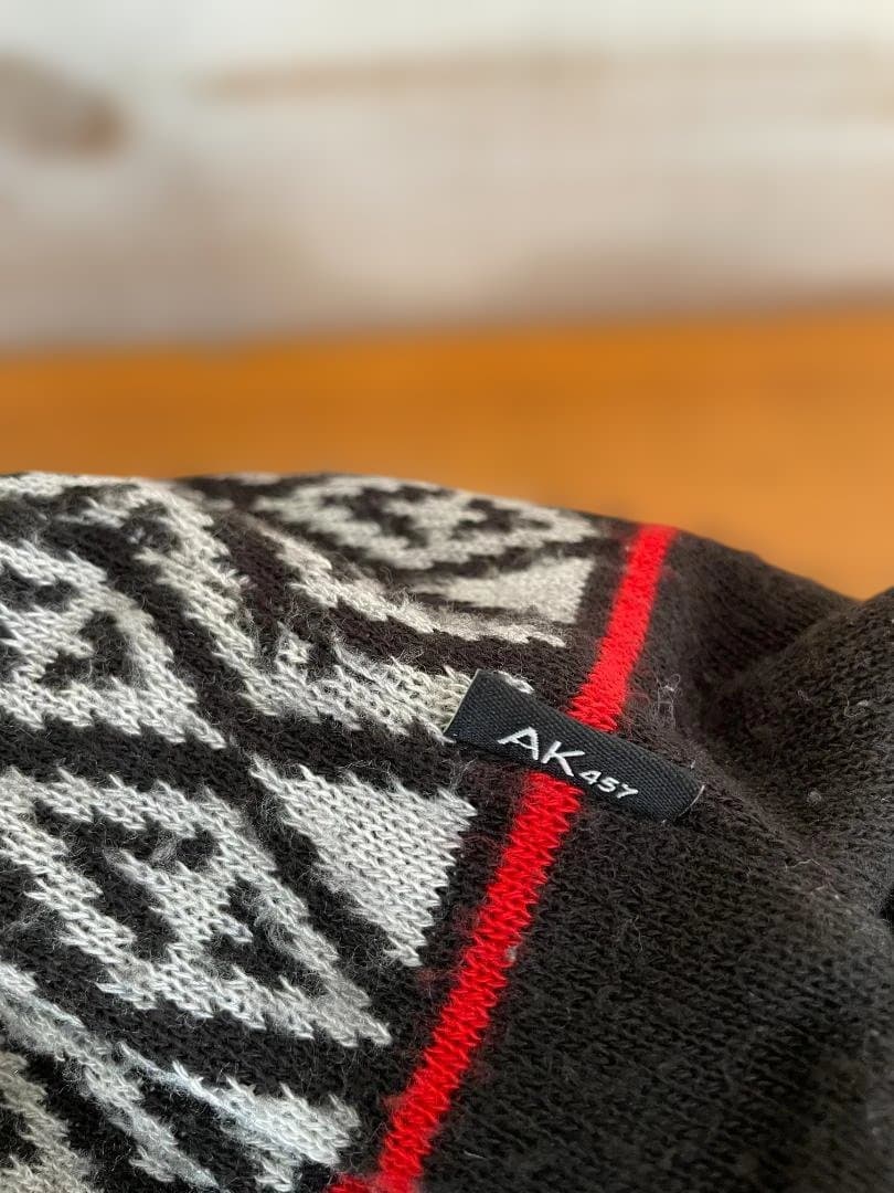 バートン AK457ビーニー ポンポン付き帽子 耳あて付き