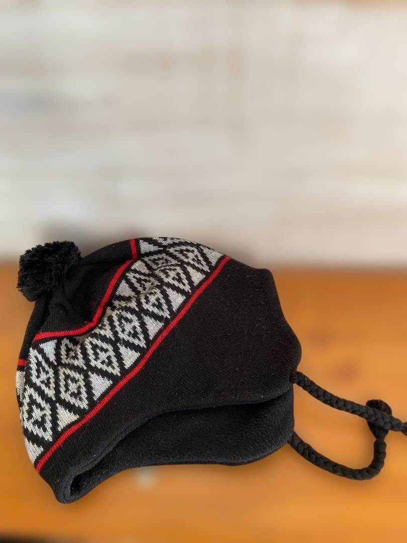 バートン AK457ビーニー ポンポン付き帽子 耳あて付き