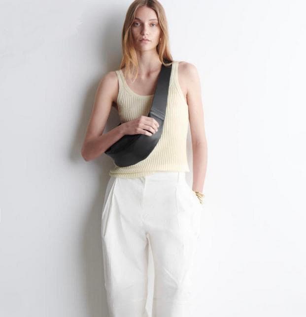 COS レザー プリーツベルトバッグ ブラック