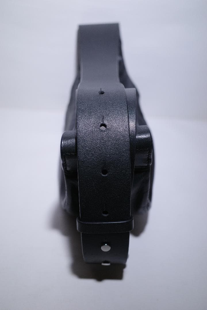 COS レザー プリーツベルトバッグ ブラック