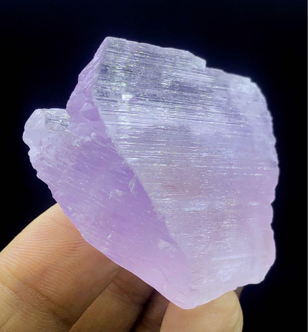 天然のピンククンツァイトクリスタル