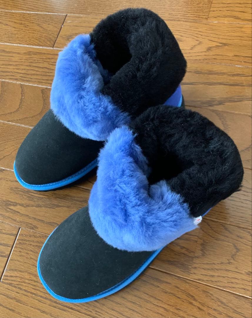 新品未使用タグ付き アグ UGG フィジー ムートンブーツ 23センチ