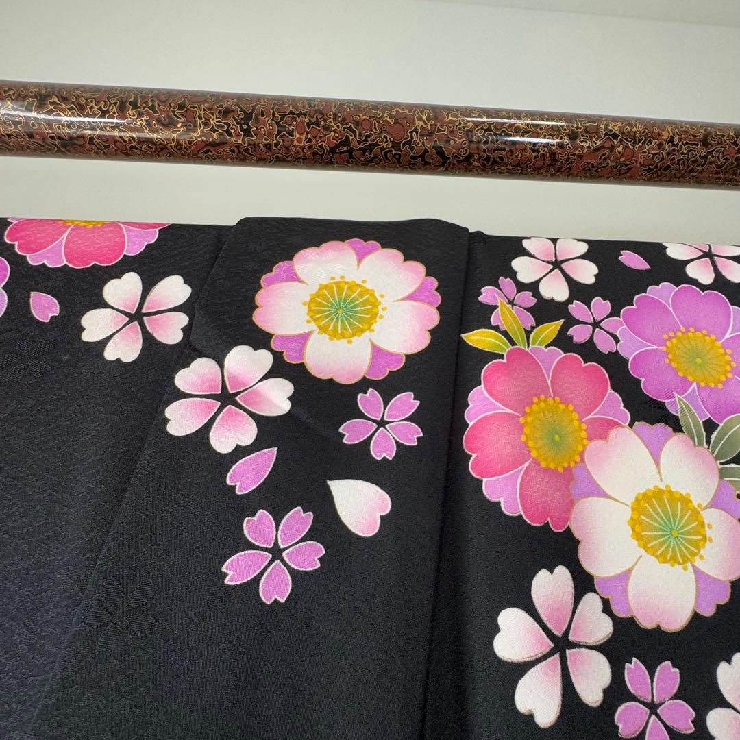超美品　正絹　現代振袖　成人式　着物　正絹　172 黒　ピンク　刺繍　美しい花柄