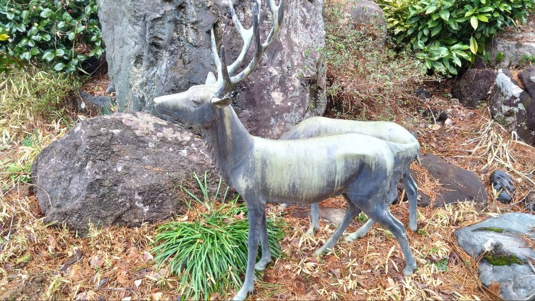 青銅の鹿　つがい　(雌)