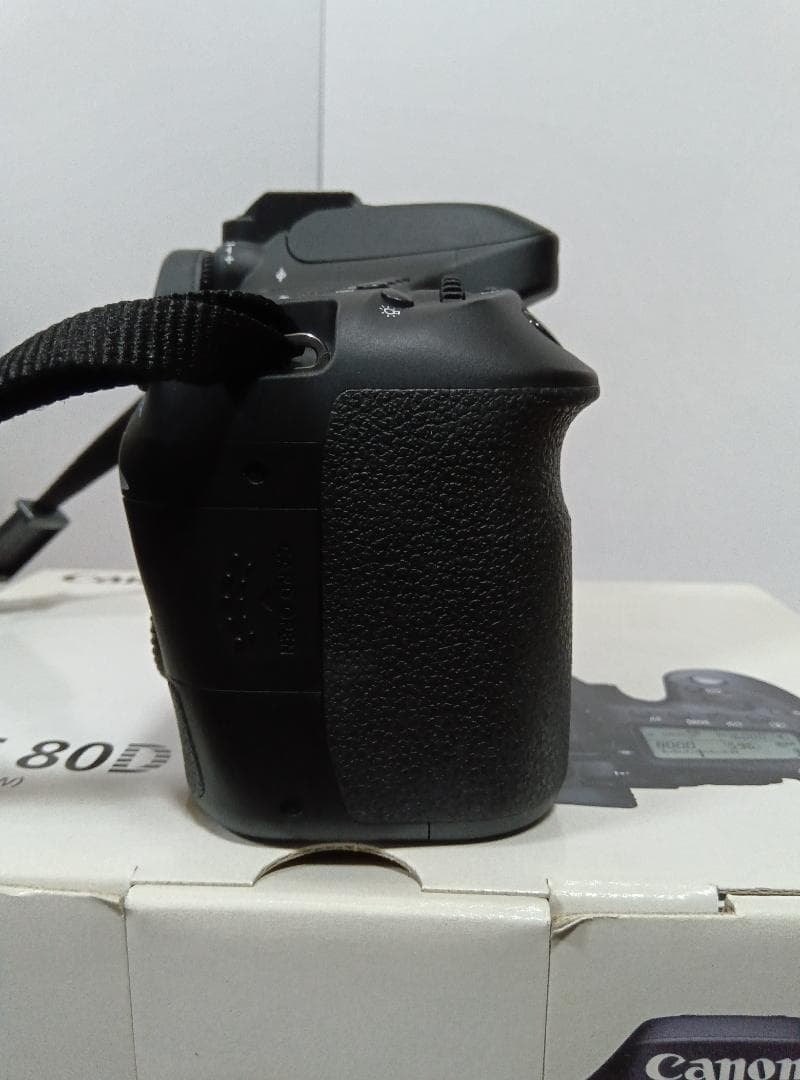 Canon EOS 80Dボディ おまけレンズ付き