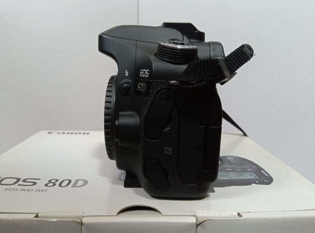 Canon EOS 80Dボディ おまけレンズ付き