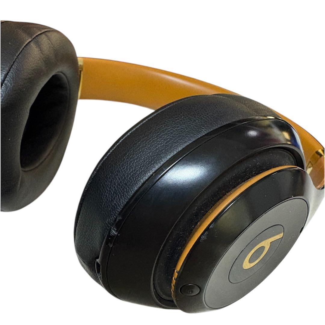 Beats ワイヤレスヘッドホン ブラック/ゴールド 純正ケース充電ケーブル付き